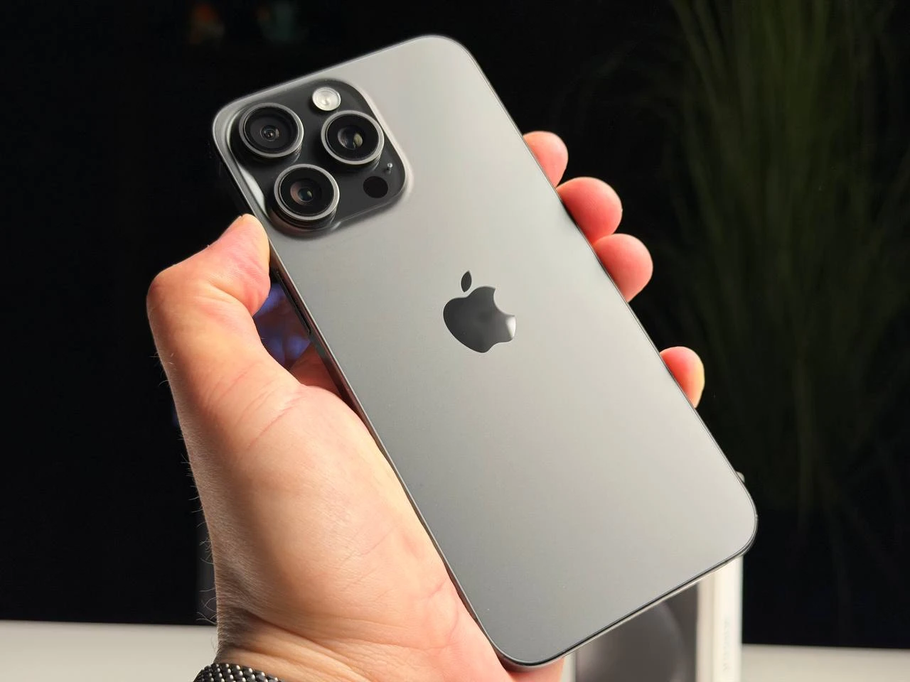 ВЖИВАНИЙ Б/У Apple iPhone 15 Pro Max 1TB Black Titanium (MU7G3) - Стан: гарний | Акумулятор: 100% | Комплектація: повний | Гарантія: 3 міс.