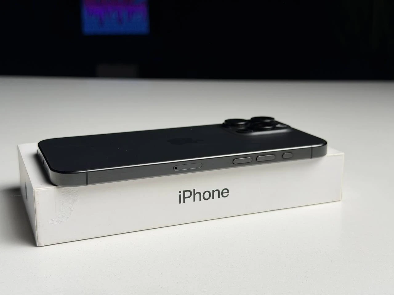 ВЖИВАНИЙ Б/У Apple iPhone 15 Pro Max 1TB Black Titanium (MU7G3) - Стан: гарний | Акумулятор: 100% | Комплектація: повний | Гарантія: 3 міс.