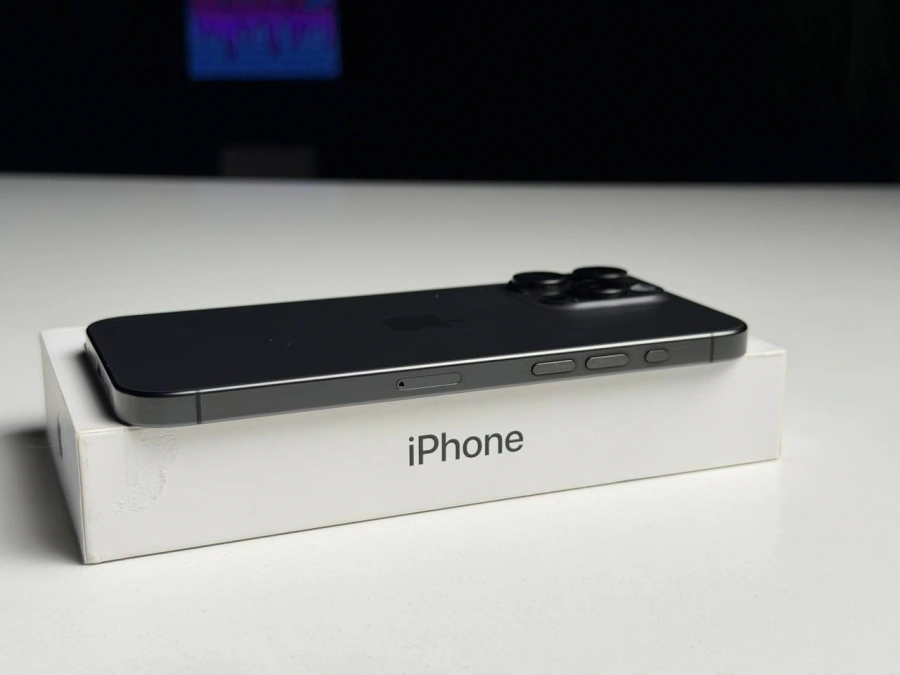 ВЖИВАНИЙ Б/У Apple iPhone 15 Pro Max 1TB Black Titanium (MU7G3) - Стан: гарний | Акумулятор: 100% | Комплектація: повний | Гарантія: 3 міс.