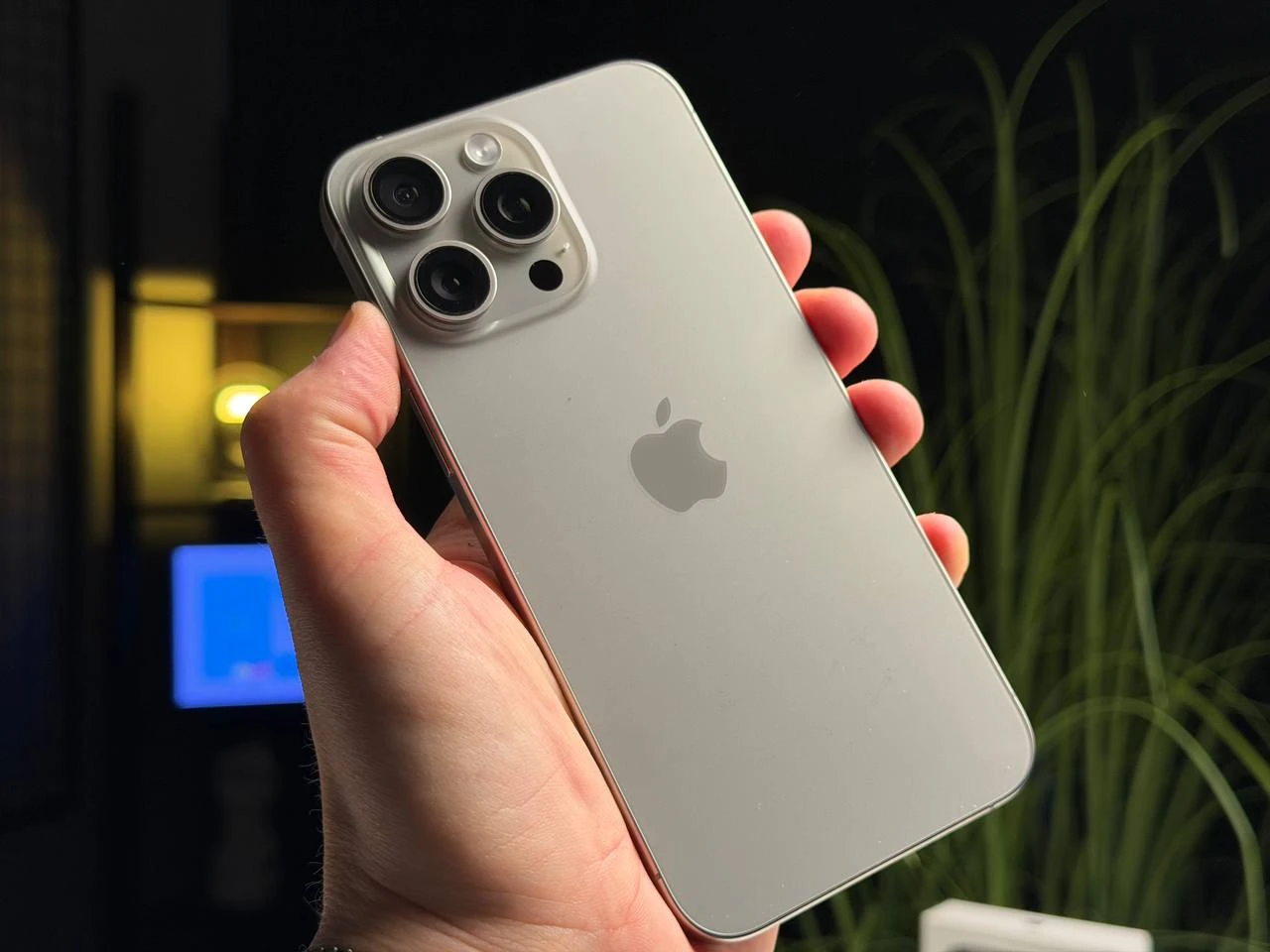 ВЖИВАНИЙ Б/У Apple iPhone 15 Pro Max 256GB Natural Titanium (MU793) - Состояние: хороший | Аккумулятор: 100% | Комплектация: полный | Гарантия: 3 мес.