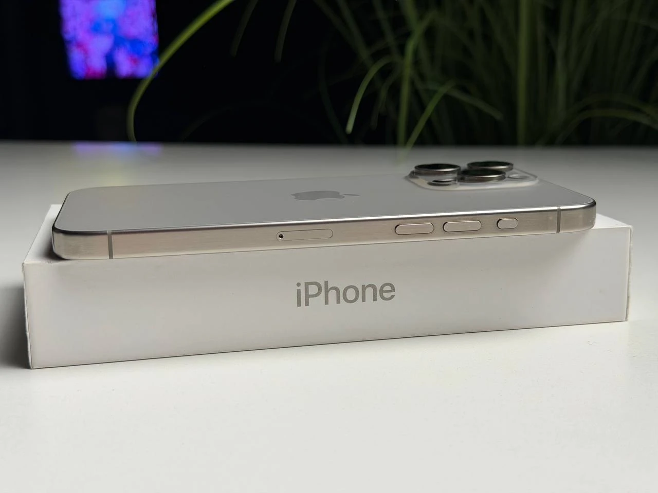 ВЖИВАНИЙ Б/У Apple iPhone 15 Pro Max 256GB Natural Titanium (MU793) - Состояние: хороший | Аккумулятор: 100% | Комплектация: полный | Гарантия: 3 мес.
