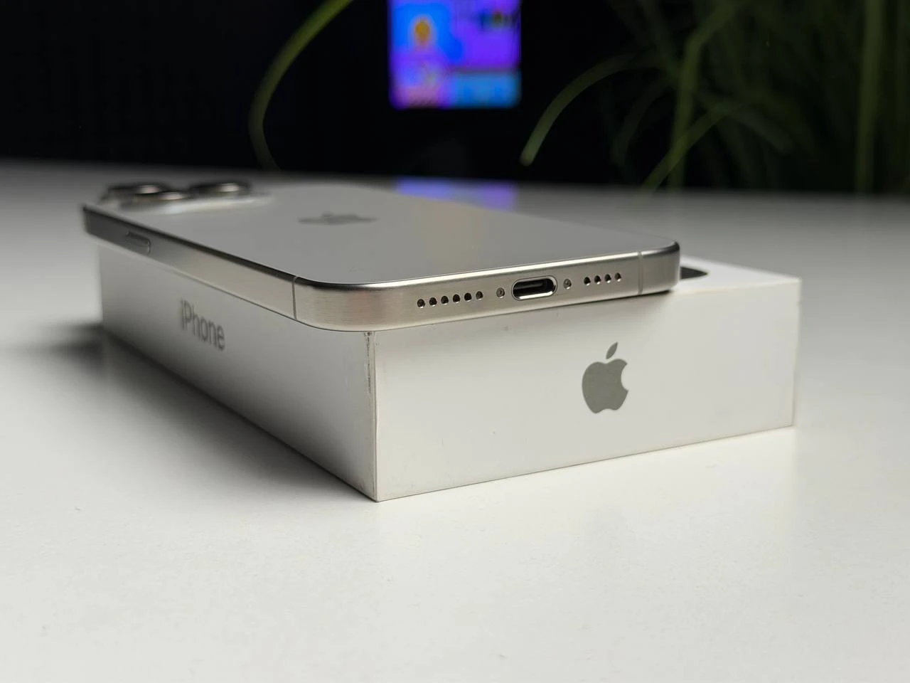 ВЖИВАНИЙ Б/У Apple iPhone 15 Pro Max 256GB Natural Titanium (MU793) - Состояние: хороший | Аккумулятор: 100% | Комплектация: полный | Гарантия: 3 мес.