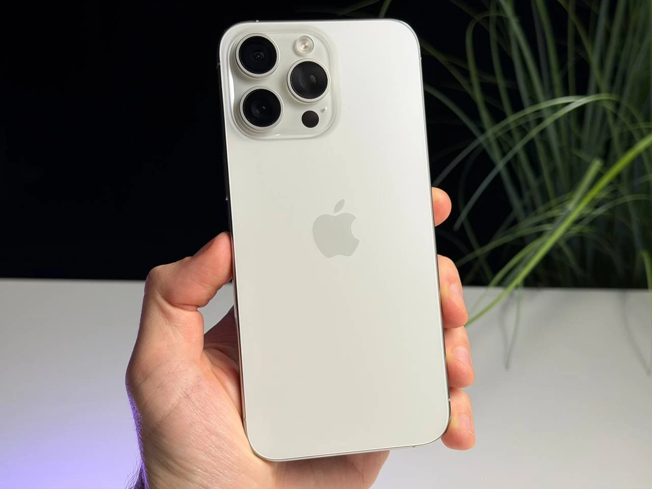 ВЖИВАНИЙ Б/У Apple iPhone 15 Pro Max 256GB White Titanium (MU783) - Стан: гарний | Акумулятор: 87% | Комплектація: iPhone, кабель | Гарантія: 3 міс.