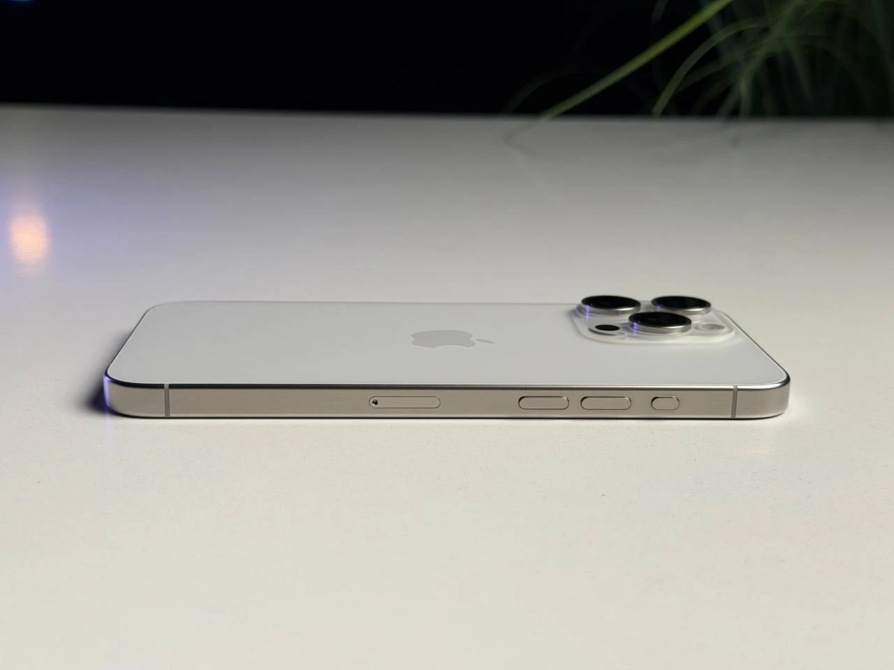ВЖИВАНИЙ Б/У Apple iPhone 15 Pro Max 256GB White Titanium (MU783) - Стан: гарний | Акумулятор: 87% | Комплектація: iPhone, кабель | Гарантія: 3 міс.