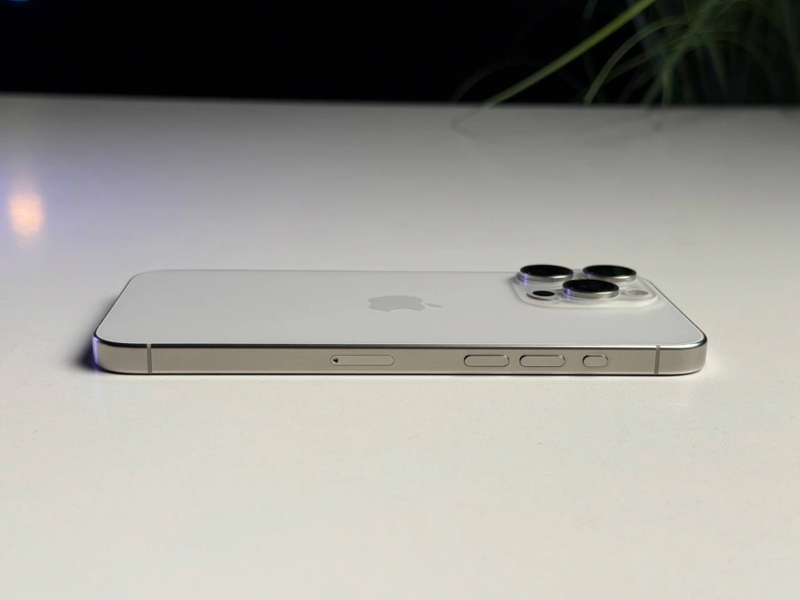 ВЖИВАНИЙ Б/У Apple iPhone 15 Pro Max 256GB White Titanium (MU783) - Стан: гарний | Акумулятор: 87% | Комплектація: iPhone, кабель | Гарантія: 3 міс.