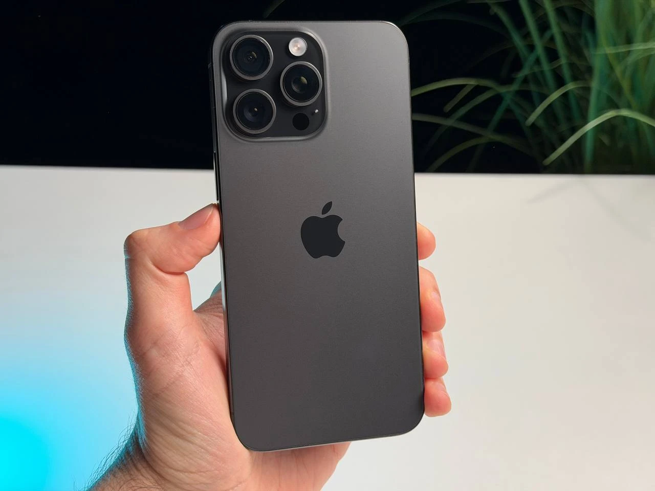 ВЖИВАНИЙ Б/У Apple iPhone 15 Pro Max 512GB Black Titanium (MU7C3) - Состояние: хороший | Аккумулятор: 88% | Комплектация: iPhone, кабель | Гарантия: 3 мес.