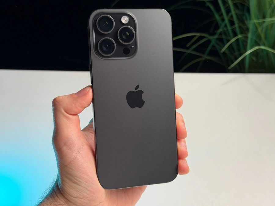 ВЖИВАНИЙ Б/У Apple iPhone 15 Pro Max 512GB Black Titanium (MU7C3) - Состояние: хороший | Аккумулятор: 88% | Комплектация: iPhone, кабель | Гарантия: 3 мес.