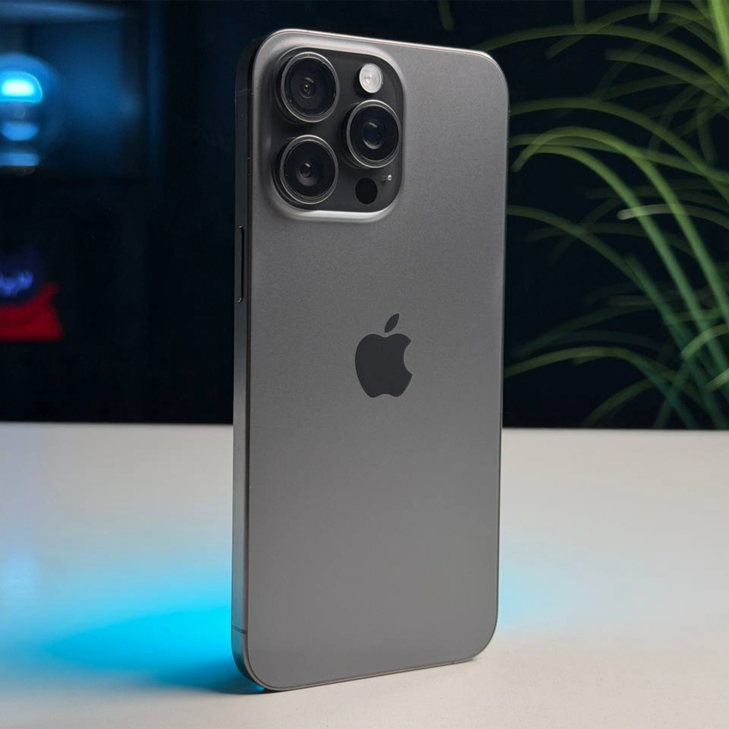 ВЖИВАНИЙ Б/У Apple iPhone 15 Pro Max 512GB Black Titanium (MU7C3) - Состояние: хороший | Аккумулятор: 88% | Комплектация: iPhone, кабель | Гарантия: 3 мес.