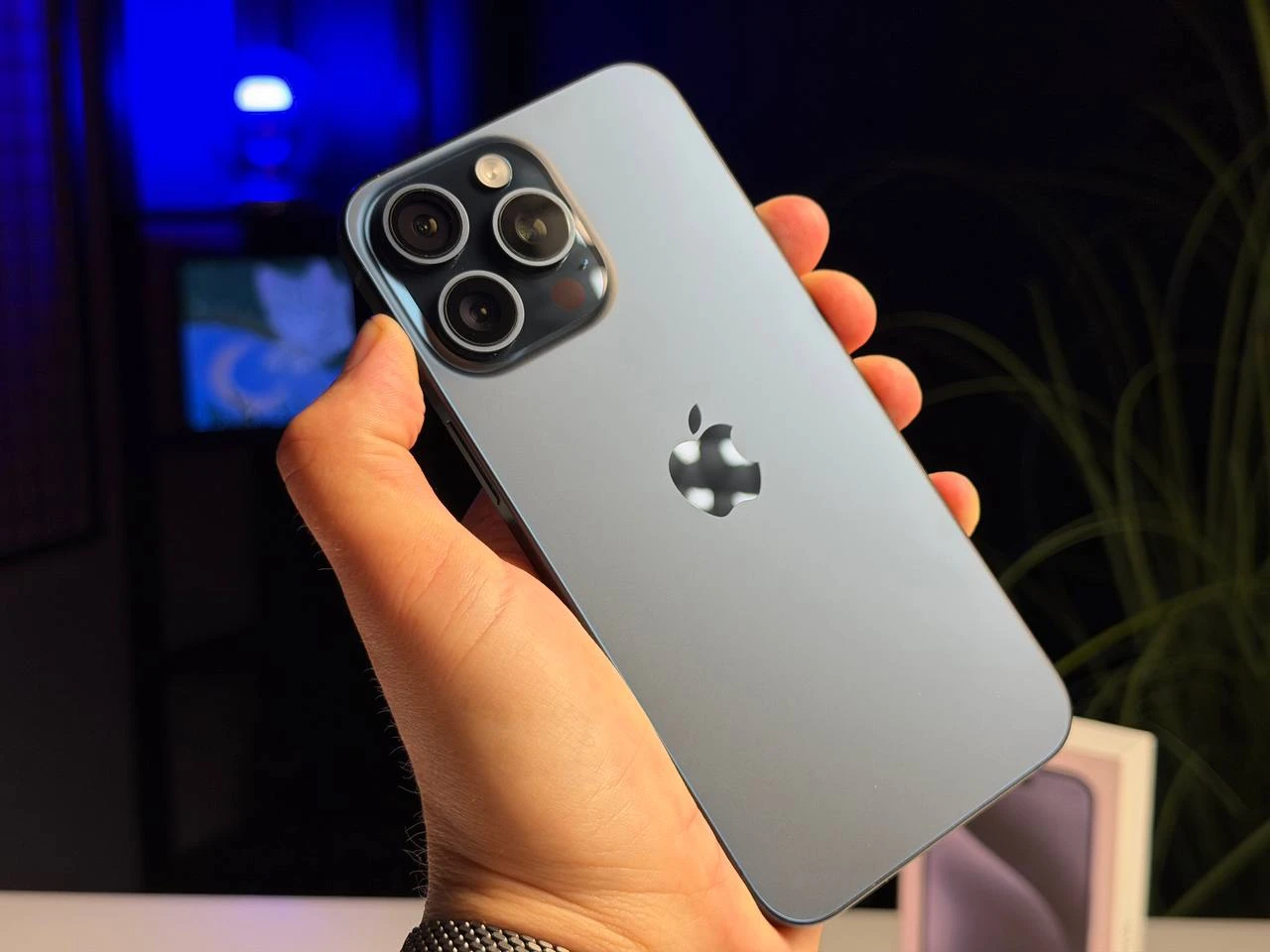 ВЖИВАНИЙ Б/У Apple iPhone 15 Pro Max 512GB Blue Titanium (MU7F3) - Стан: гарний | Акумулятор: 90% | Комплектація: повний | Гарантія: 3 міс.