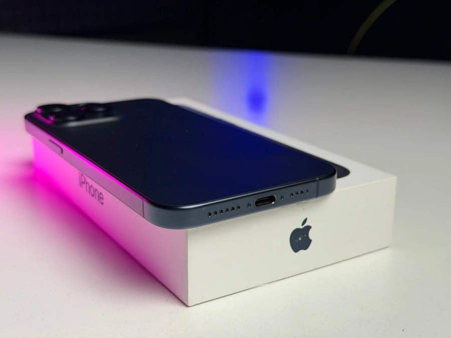 ВЖИВАНИЙ Б/У Apple iPhone 15 Pro Max 512GB Blue Titanium (MU7F3) - Стан: гарний | Акумулятор: 90% | Комплектація: повний | Гарантія: 3 міс.