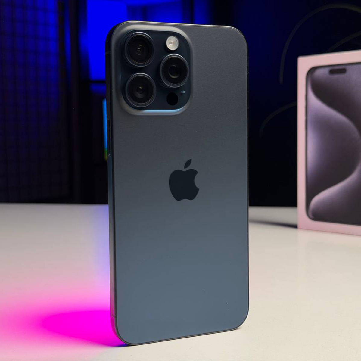 ВЖИВАНИЙ Б/У Apple iPhone 15 Pro Max 512GB Blue Titanium (MU7F3) - Стан: гарний | Акумулятор: 90% | Комплектація: повний | Гарантія: 3 міс.