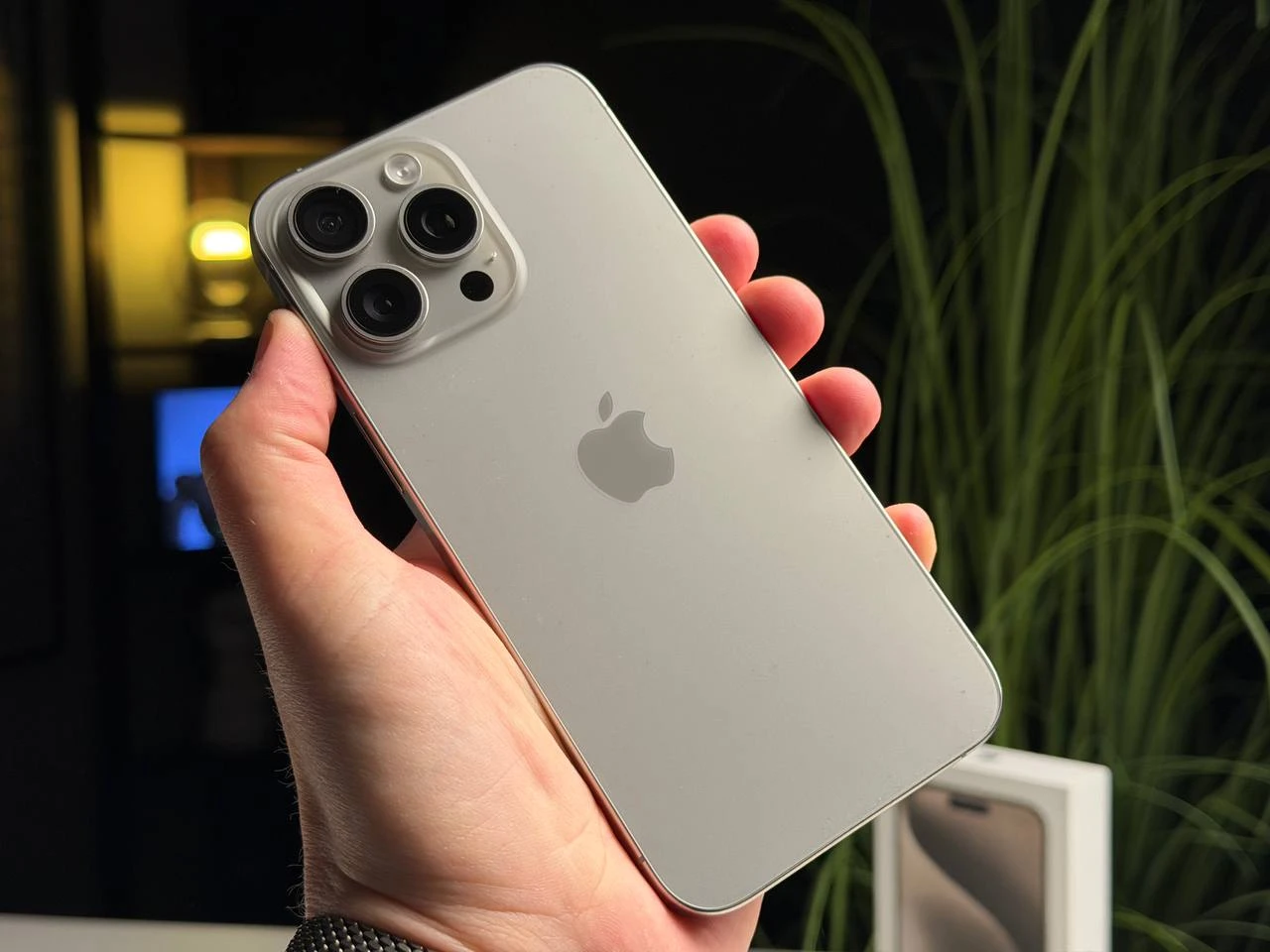 ВЖИВАНИЙ Б/У Apple iPhone 15 Pro Max 512GB Natural Titanium (MU7E3) - Состояние: хороший | Аккумулятор: 100% | Комплектация: полный | Гарантия: 3 мес.