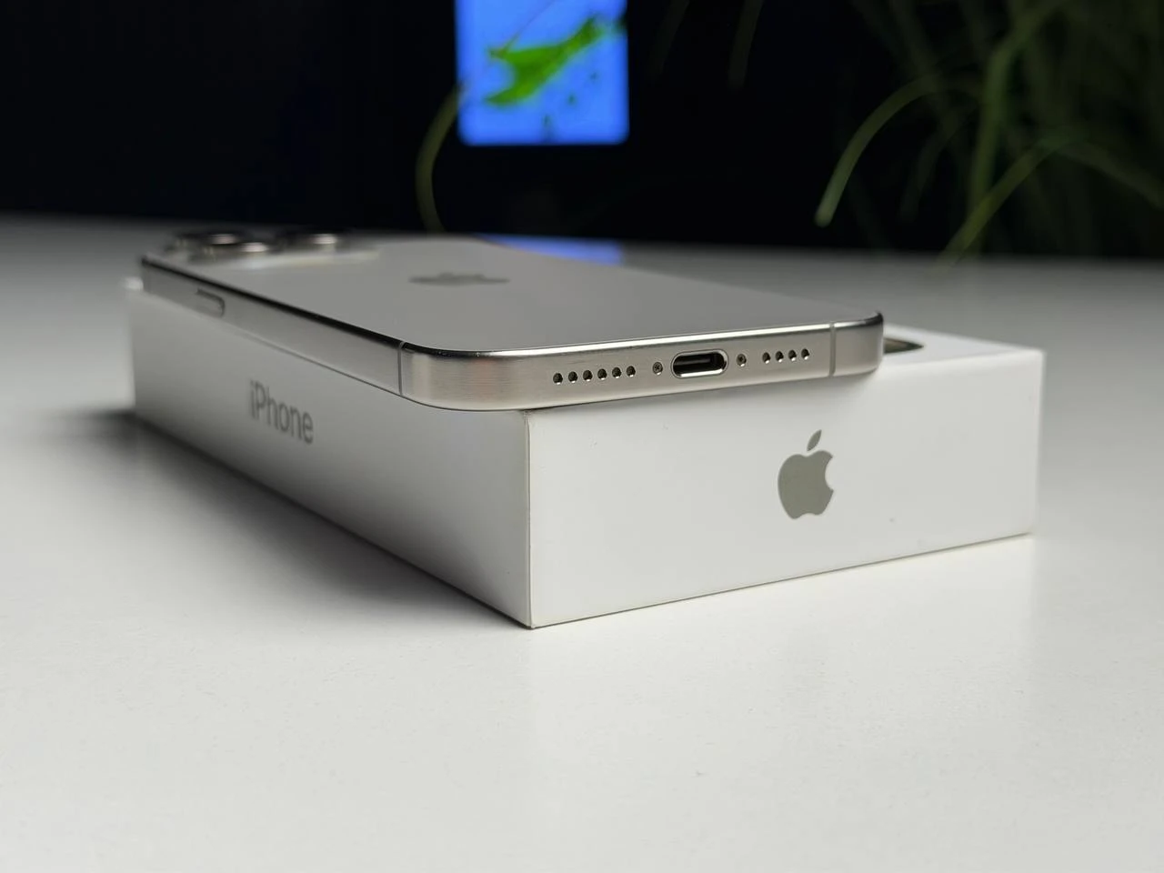 ВЖИВАНИЙ Б/У Apple iPhone 15 Pro Max 512GB Natural Titanium (MU7E3) - Состояние: хороший | Аккумулятор: 100% | Комплектация: полный | Гарантия: 3 мес.