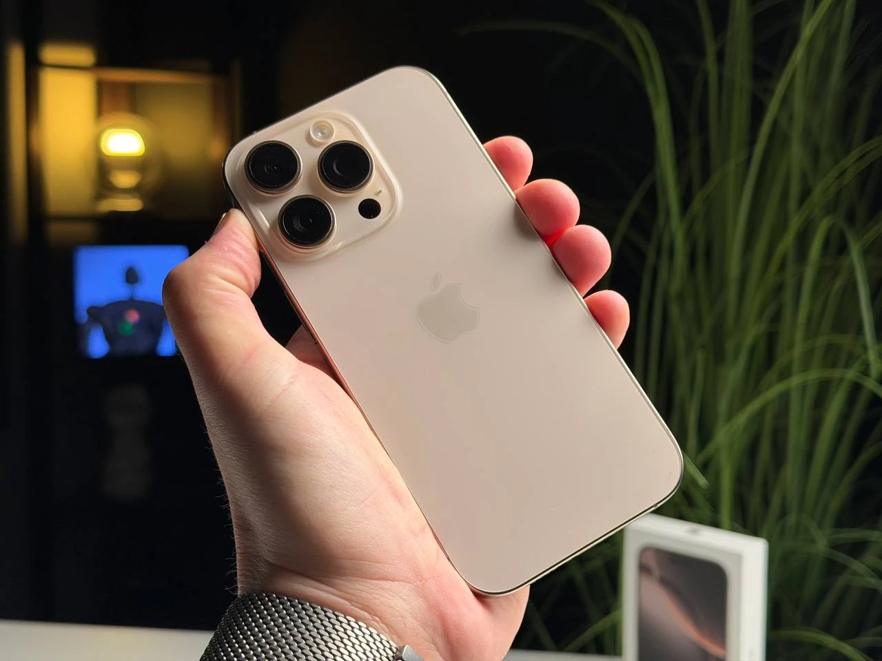 ВЖИВАНИЙ Б/У Apple iPhone 16 Pro 128GB Desert Titanium (MYNF3) - Стан: гарний | Акумулятор: 95% | Комплектація: повний | Гарантія: 3 міс.