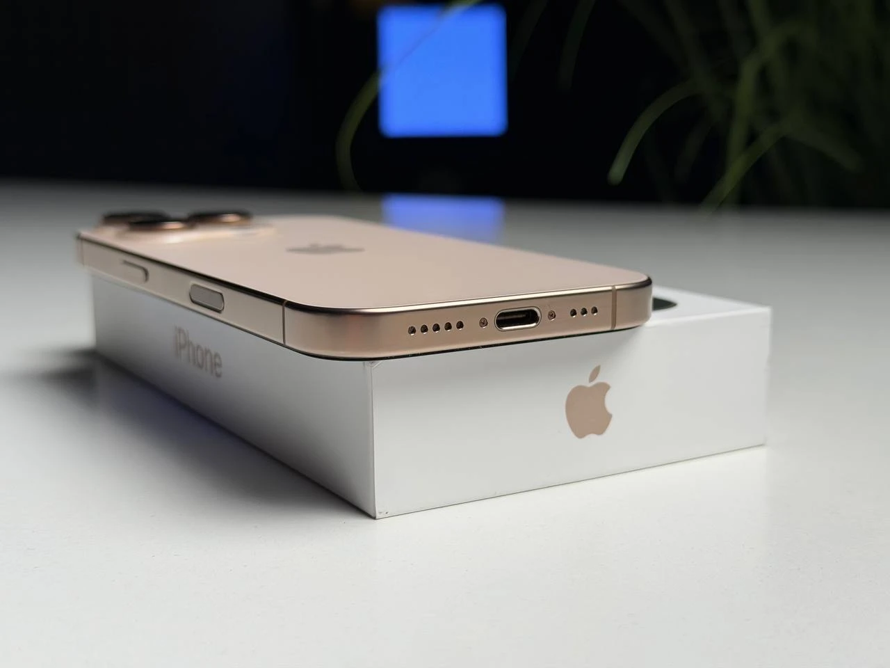 ВЖИВАНИЙ Б/У Apple iPhone 16 Pro 128GB Desert Titanium (MYNF3) - Стан: гарний | Акумулятор: 95% | Комплектація: повний | Гарантія: 3 міс.
