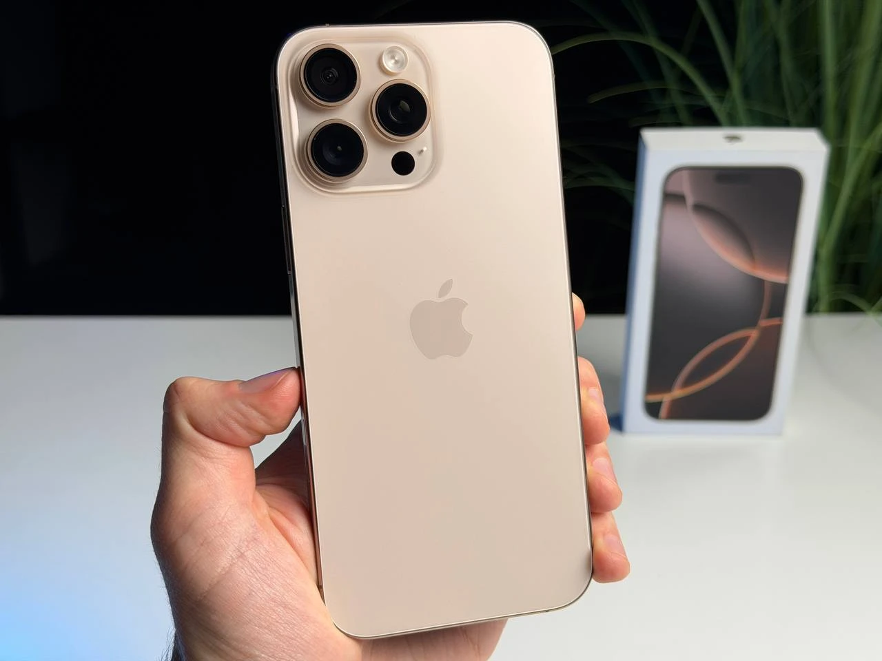 ВЖИВАНИЙ Б/У Apple iPhone 16 Pro Max 1TB Desert Titanium (MYX63) - Стан: гарний | Акумулятор: 93% | Комплектація: повний | Гарантія: 3 міс.