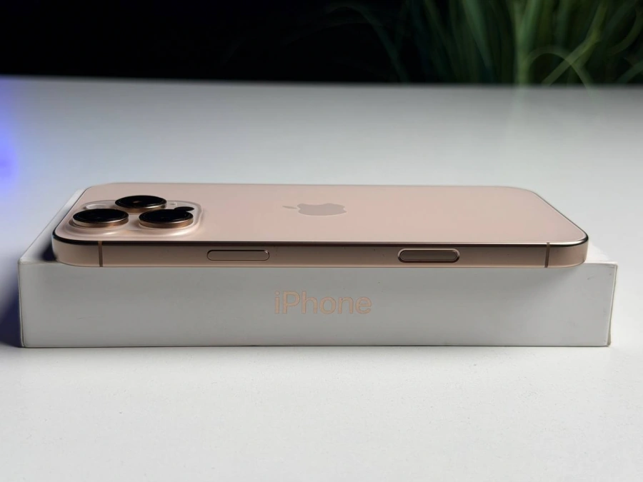 ВЖИВАНИЙ Б/У Apple iPhone 16 Pro Max 1TB Desert Titanium (MYX63) - Стан: гарний | Акумулятор: 93% | Комплектація: повний | Гарантія: 3 міс.