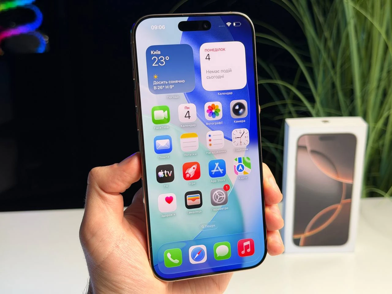 ВЖИВАНИЙ Б/У Apple iPhone 16 Pro Max 1TB Desert Titanium (MYX63) - Стан: гарний | Акумулятор: 93% | Комплектація: повний | Гарантія: 3 міс.