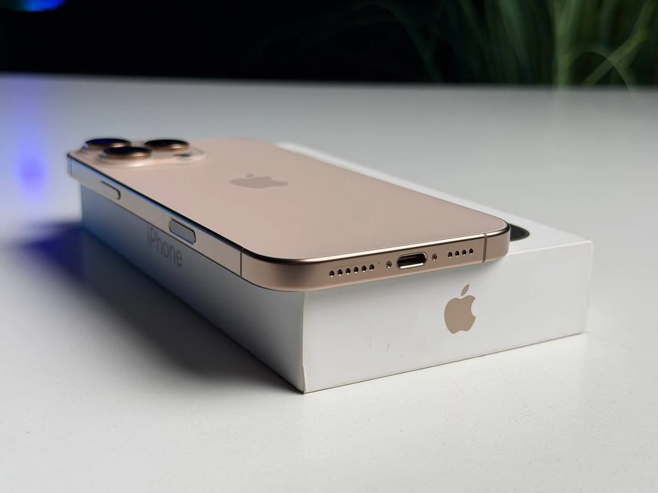 ВЖИВАНИЙ Б/У Apple iPhone 16 Pro Max 1TB Desert Titanium (MYX63) - Стан: гарний | Акумулятор: 93% | Комплектація: повний | Гарантія: 3 міс.
