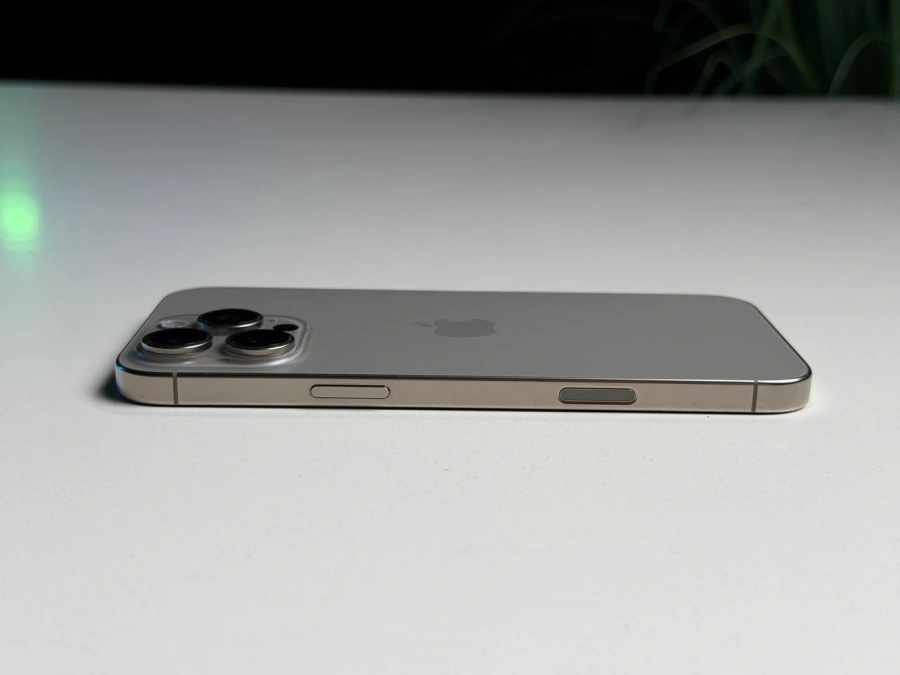 ВЖИВАНИЙ Б/У Apple iPhone 16 Pro Max 256GB Natural Titanium (MYWY3) - Стан: гарний | Акумулятор: 91% | Комплектація: iPhone, кабель | Гарантія: 3 міс.