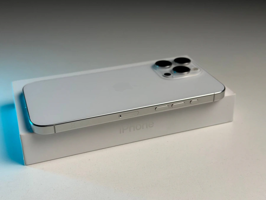 ВЖИВАНИЙ Б/У Apple iPhone 16 Pro Max 256GB White Titanium (MYWW3) - Стан: гарний | Акумулятор: 93% | Комплектація: повний | Гарантія: 3 міс.