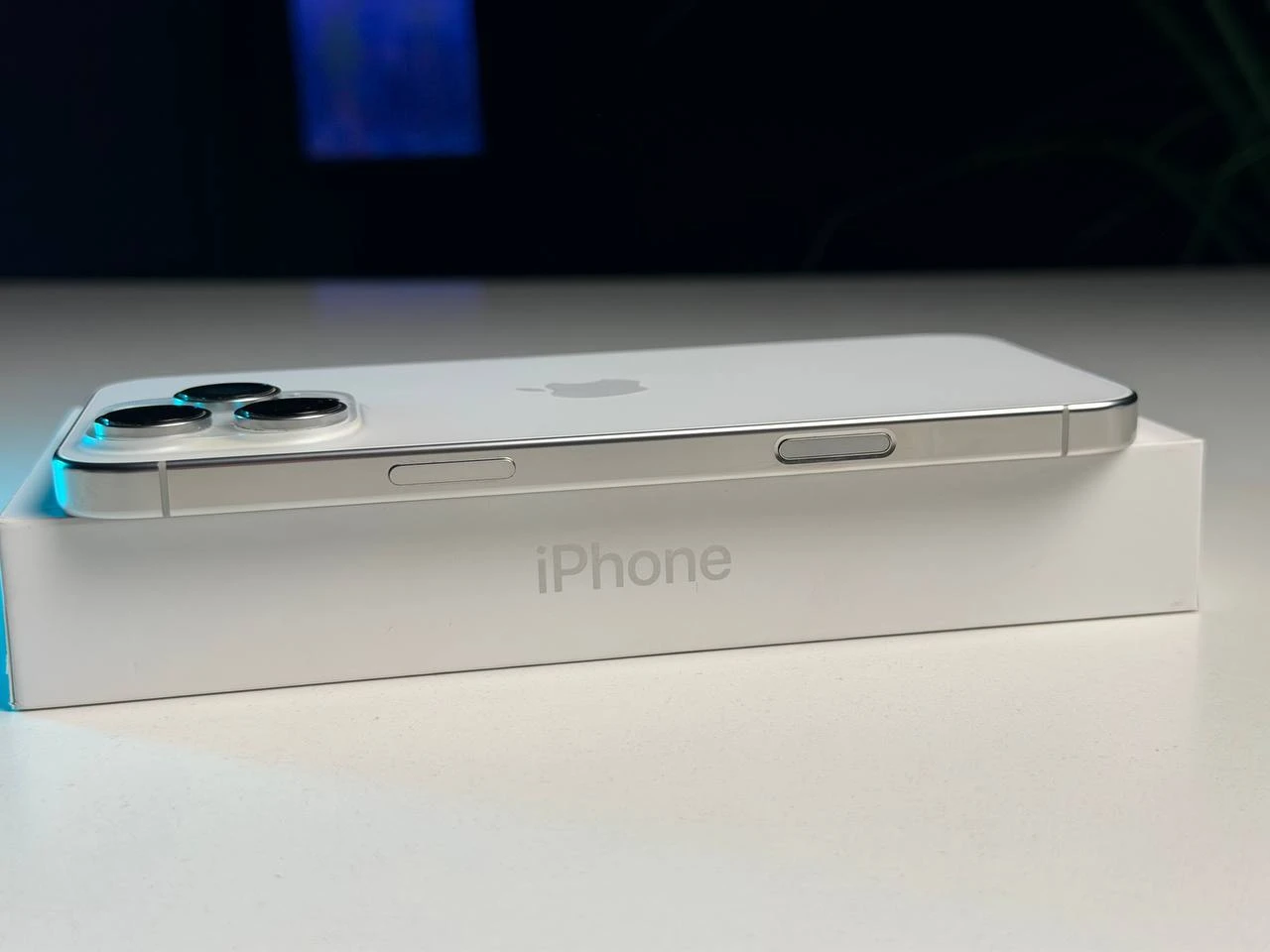 ВЖИВАНИЙ Б/У Apple iPhone 16 Pro Max 256GB White Titanium (MYWW3) - Стан: гарний | Акумулятор: 93% | Комплектація: повний | Гарантія: 3 міс.