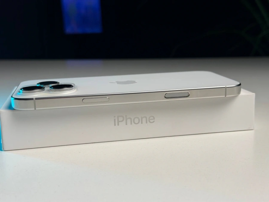 ВЖИВАНИЙ Б/У Apple iPhone 16 Pro Max 256GB White Titanium (MYWW3) - Стан: гарний | Акумулятор: 93% | Комплектація: повний | Гарантія: 3 міс.