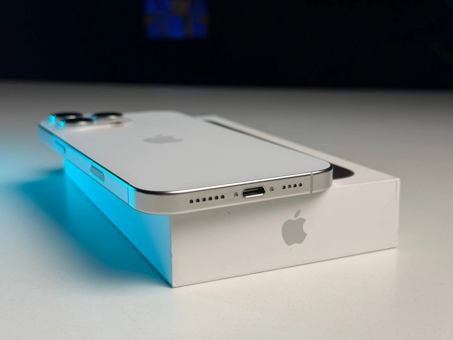 ВЖИВАНИЙ Б/У Apple iPhone 16 Pro Max 256GB White Titanium (MYWW3) - Стан: гарний | Акумулятор: 93% | Комплектація: повний | Гарантія: 3 міс.