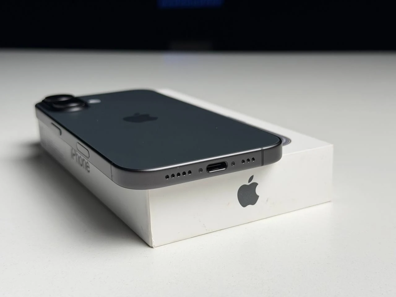ВЖИВАНИЙ Б/У Apple iPhone 17 256GB Black (MG6J4) - Состояние: хороший | Аккумулятор: 100% | Комплектация: полный | Гарантия: 3 мес.