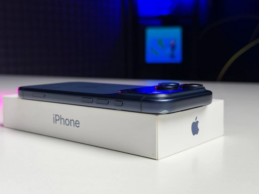ВЖИВАНИЙ Б/У Apple iPhone 17 Pro 1TB Deep Blue (MG8R4) - Стан: задовільний | Акумулятор: 98% | Комплектація: повний | Гарантія: 3 міс.