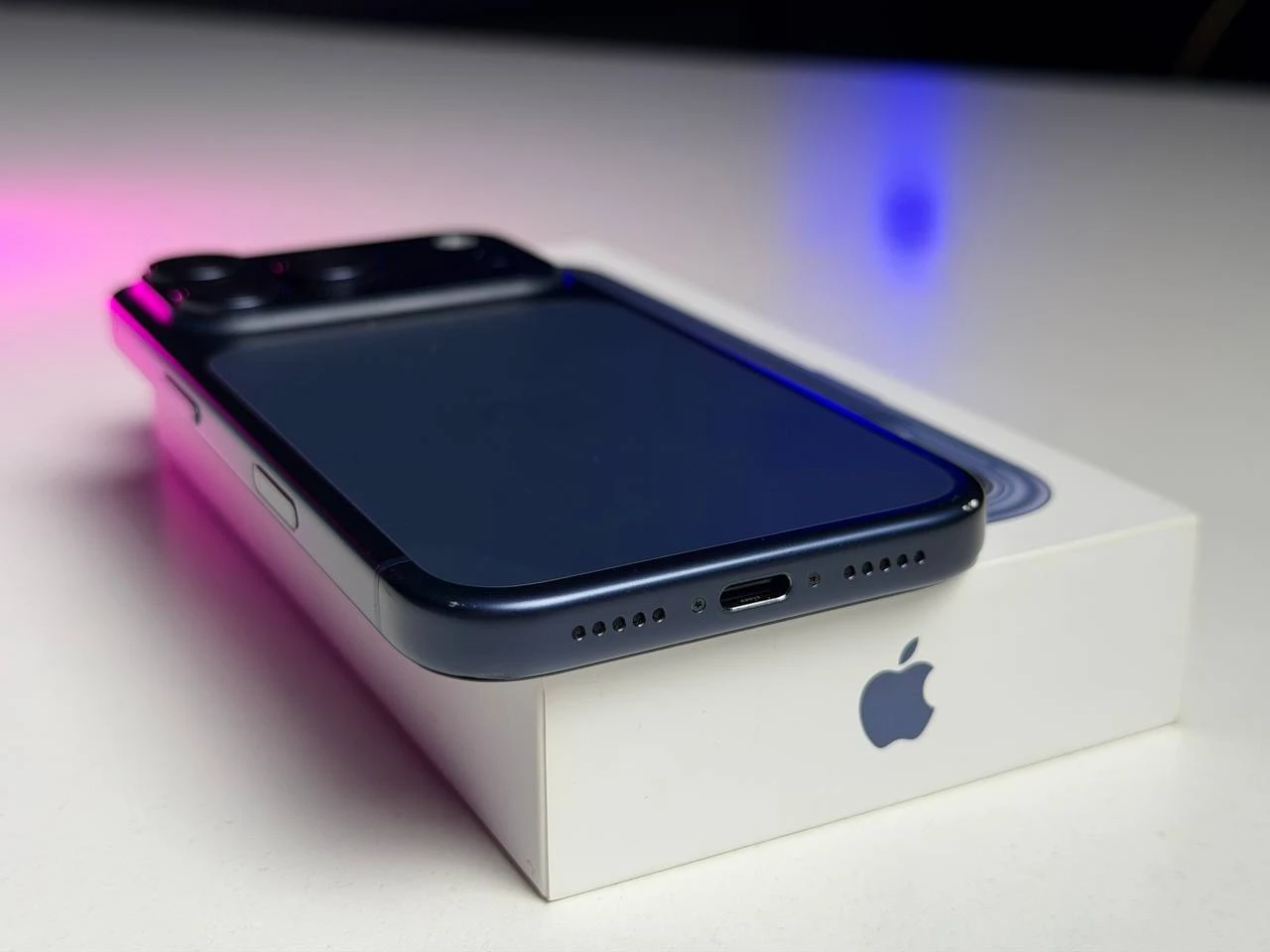 ВЖИВАНИЙ Б/У Apple iPhone 17 Pro 1TB Deep Blue (MG8R4) - Стан: задовільний | Акумулятор: 98% | Комплектація: повний | Гарантія: 3 міс.