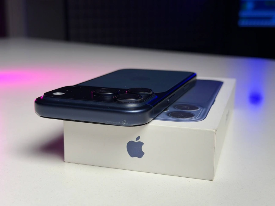 ВЖИВАНИЙ Б/У Apple iPhone 17 Pro 1TB Deep Blue (MG8R4) - Стан: задовільний | Акумулятор: 98% | Комплектація: повний | Гарантія: 3 міс.