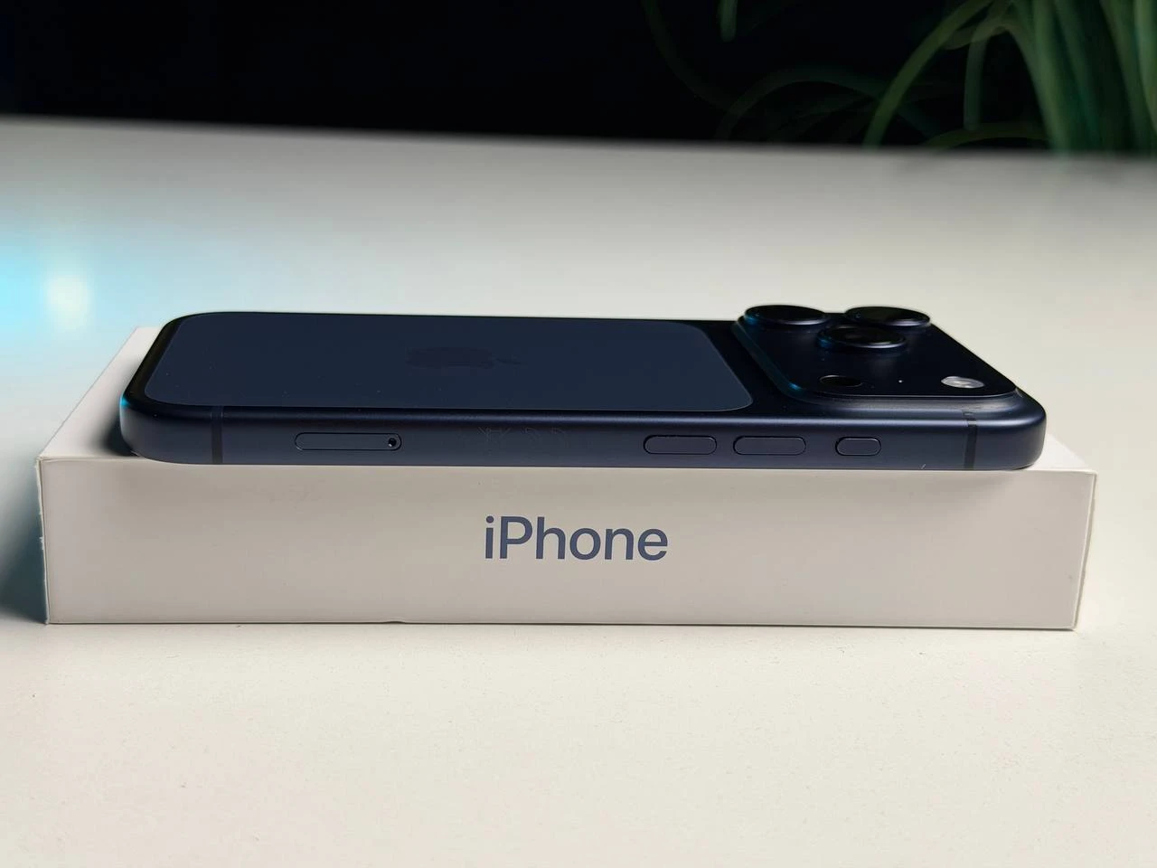 ВЖИВАНИЙ Б/У Apple iPhone 17 Pro 512GB Deep Blue (MG8N4) - Стан: гарний | Акумулятор: 100% | Комплектація: повний | Гарантія: 3 міс.