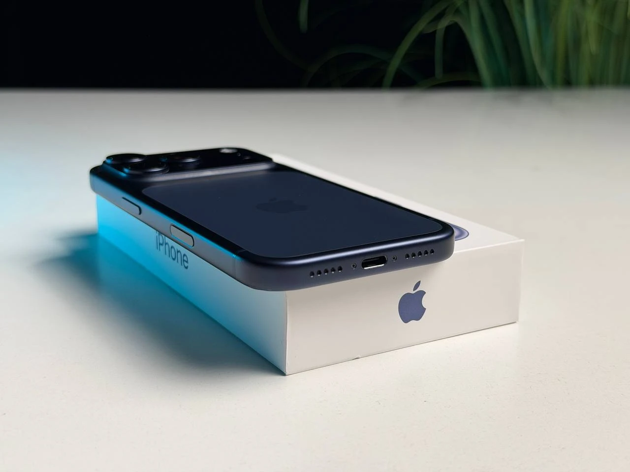 ВЖИВАНИЙ Б/У Apple iPhone 17 Pro 512GB Deep Blue (MG8N4) - Стан: гарний | Акумулятор: 100% | Комплектація: повний | Гарантія: 3 міс.
