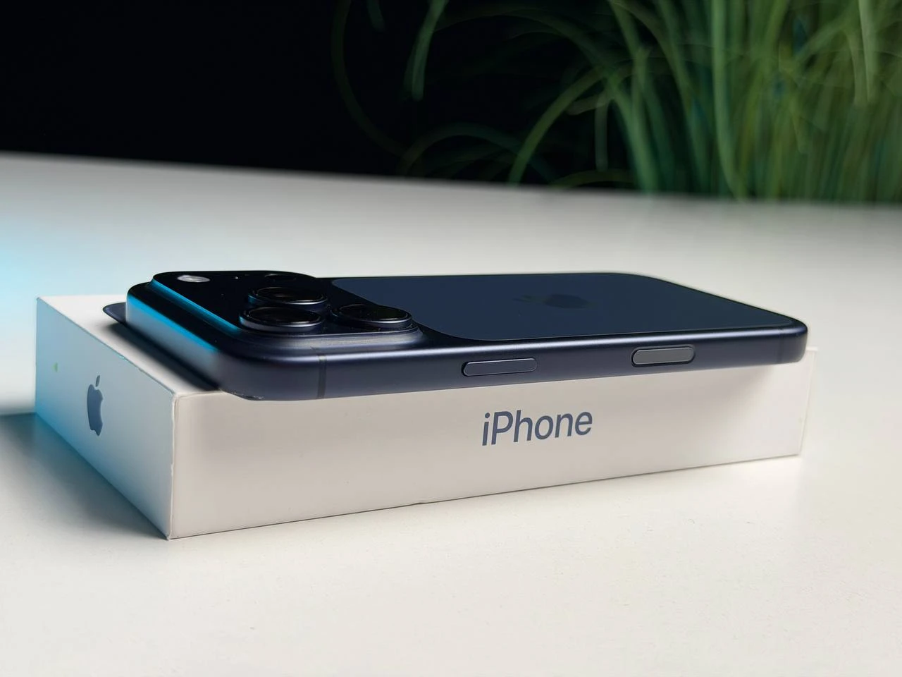 ВЖИВАНИЙ Б/У Apple iPhone 17 Pro 512GB Deep Blue (MG8N4) - Стан: гарний | Акумулятор: 100% | Комплектація: повний | Гарантія: 3 міс.