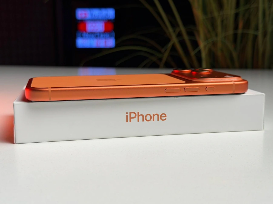 ВЖИВАНИЙ Б/У Apple iPhone 17 Pro Max 256GB eSim Cosmic Orange (MFXH4, MFY94) - Стан: гарний | Акумулятор: 100% | Комплектація: повний | Гарантія: 3 міс.