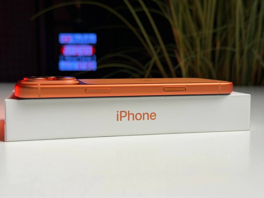 ВЖИВАНИЙ Б/У Apple iPhone 17 Pro Max 256GB eSim Cosmic Orange (MFXH4, MFY94) - Стан: гарний | Акумулятор: 100% | Комплектація: повний | Гарантія: 3 міс.