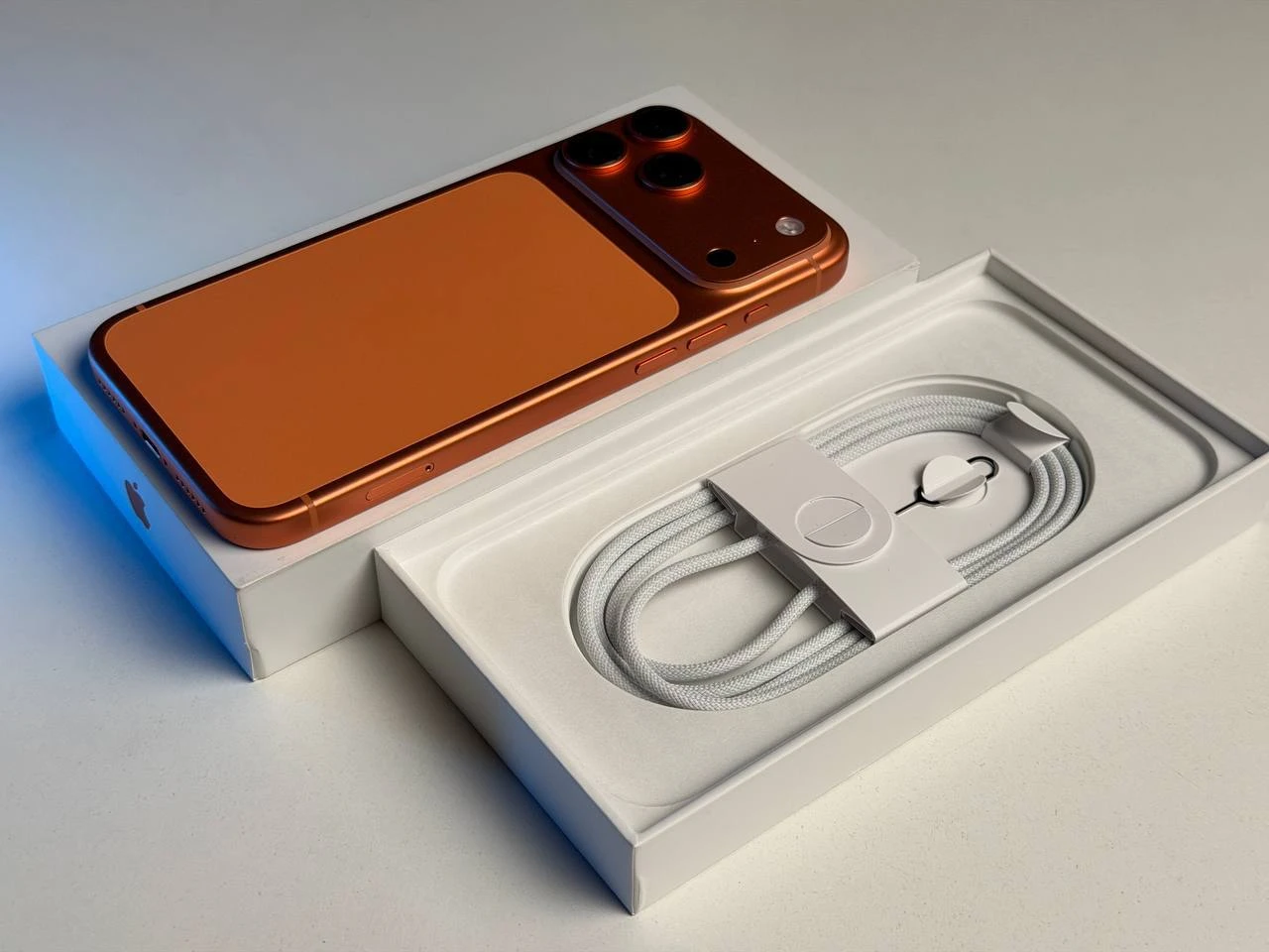 ВИТРИННЫЙ Apple iPhone 17 Pro Max 256GB Cosmic Orange (MFYN4) - Состояние: идеальный | Аккумулятор: 100% | Комплектация: полный | Гарантия: 6 мес.