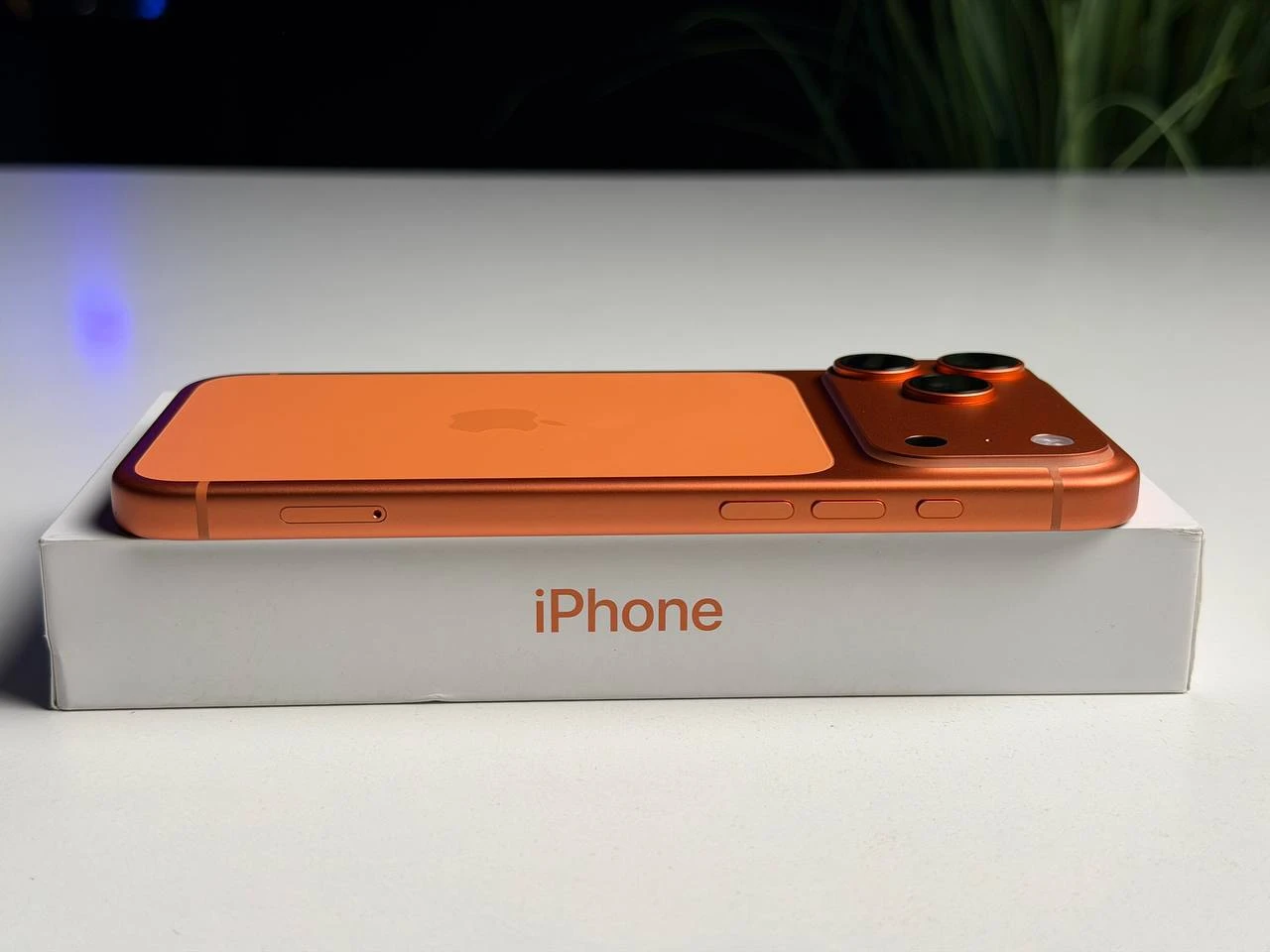 ВИТРИННЫЙ Apple iPhone 17 Pro Max 256GB Cosmic Orange (MFYN4) - Состояние: идеальный | Аккумулятор: 100% | Комплектация: полный | Гарантия: 6 мес.
