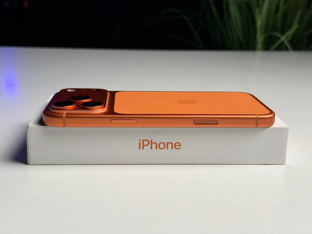 ВИТРИННЫЙ Apple iPhone 17 Pro Max 256GB Cosmic Orange (MFYN4) - Состояние: идеальный | Аккумулятор: 100% | Комплектация: полный | Гарантия: 6 мес.