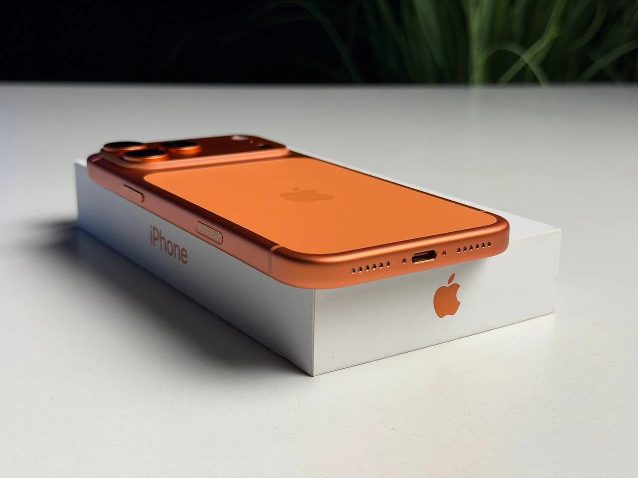 ВИТРИННЫЙ Apple iPhone 17 Pro Max 256GB Cosmic Orange (MFYN4) - Состояние: идеальный | Аккумулятор: 100% | Комплектация: полный | Гарантия: 6 мес.