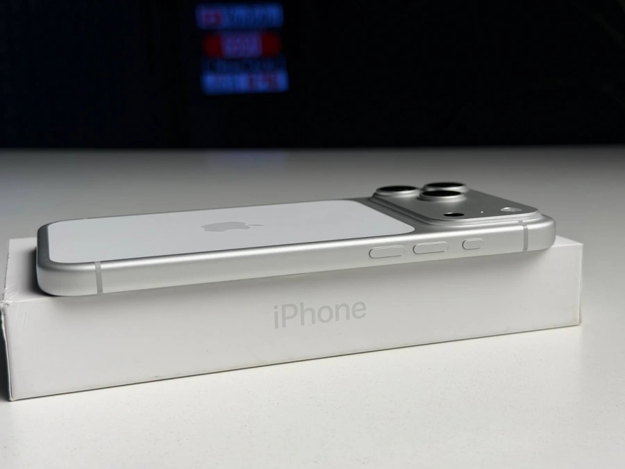 ВЖИВАНИЙ Б/У Apple iPhone 17 Pro Max 256GB eSim Silver (MFXG4, MFY84) - Состояние: хороший | Аккумулятор: 100% | Комплектация: полный | Гарантия: 3 мес.