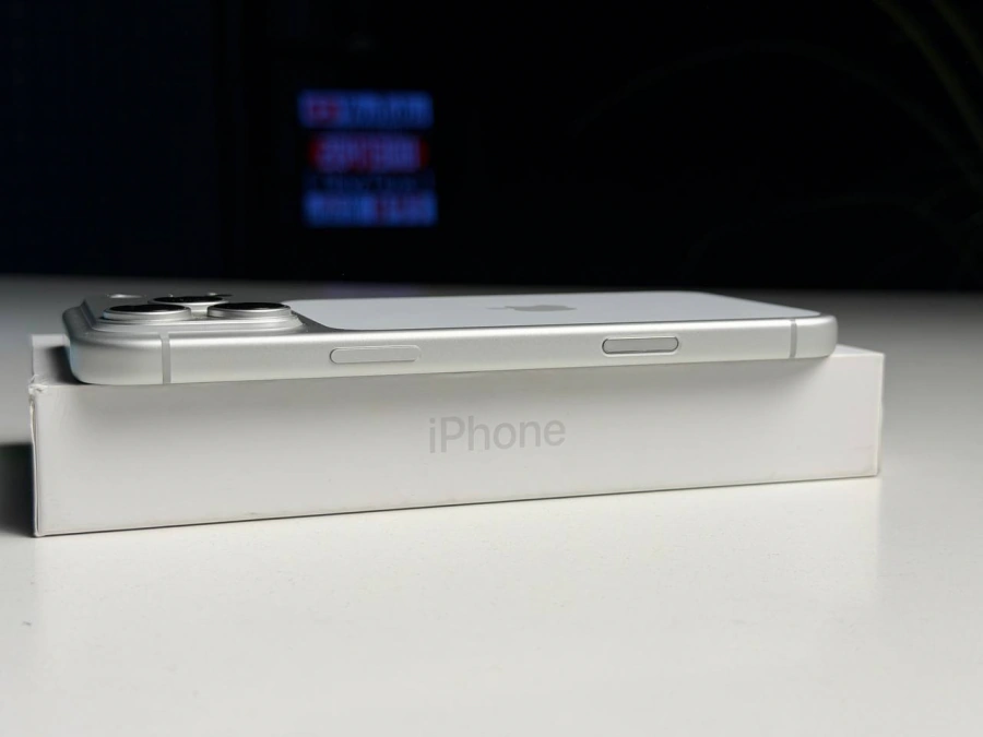 ВЖИВАНИЙ Б/У Apple iPhone 17 Pro Max 256GB eSim Silver (MFXG4, MFY84) - Состояние: хороший | Аккумулятор: 100% | Комплектация: полный | Гарантия: 3 мес.