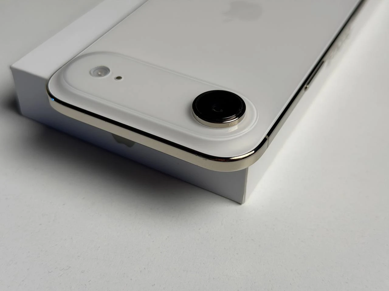 ВЖИВАНИЙ Б/У Apple iPhone Air 256GB Light Gold (MG2N4, MG1A4, MG294) - Стан: гарний | Акумулятор: 100% | Комплектація: повний | Гарантія: 3 міс.