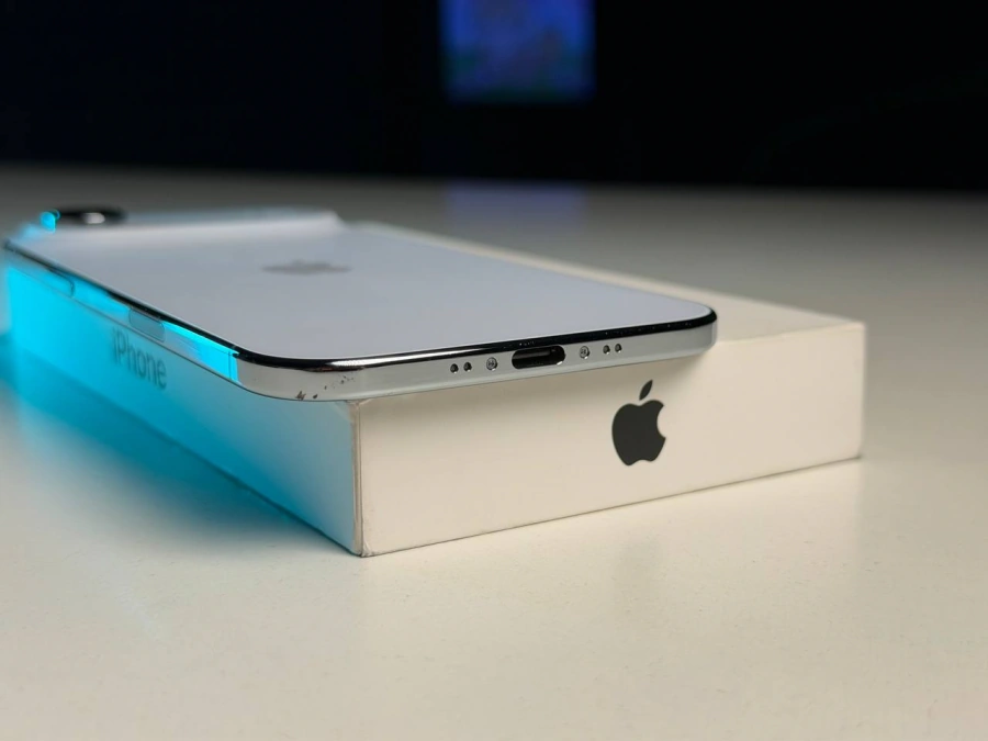 ВЖИВАНИЙ Б/У Apple iPhone Air 256GB Sky Blue (MG2P4, MG1D4, MG2A4) - Состояние: хороший | Аккумулятор: 100% | Комплектация: полный | Гарантия: 3 мес.
