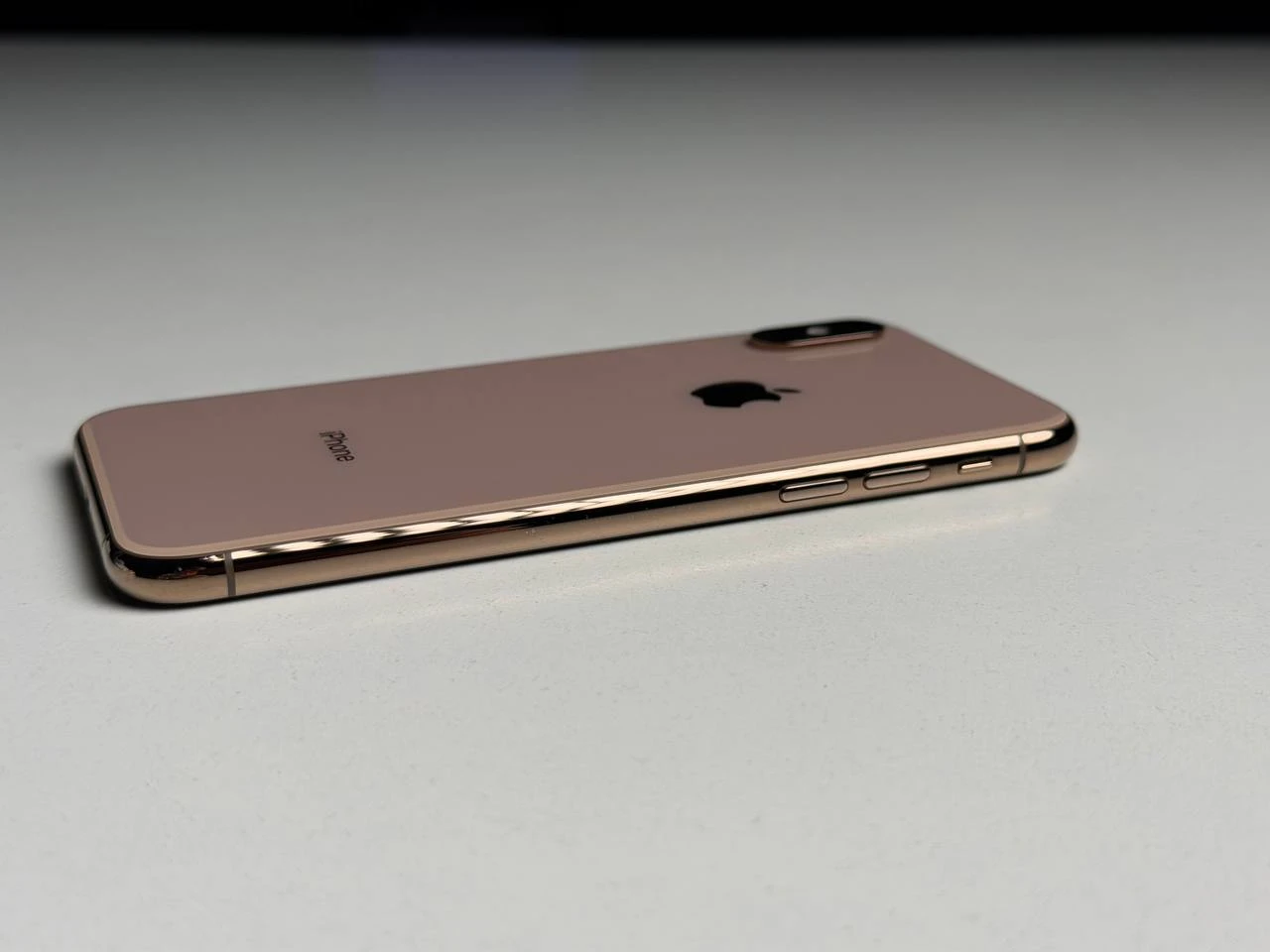 ВЖИВАНИЙ Б/У Apple iPhone XS 256GB Gold (MT9K2) - Состояние: хороший | Аккумулятор: 100% | Комплектация: iPhone, кабель | Гарантия: 3 мес.