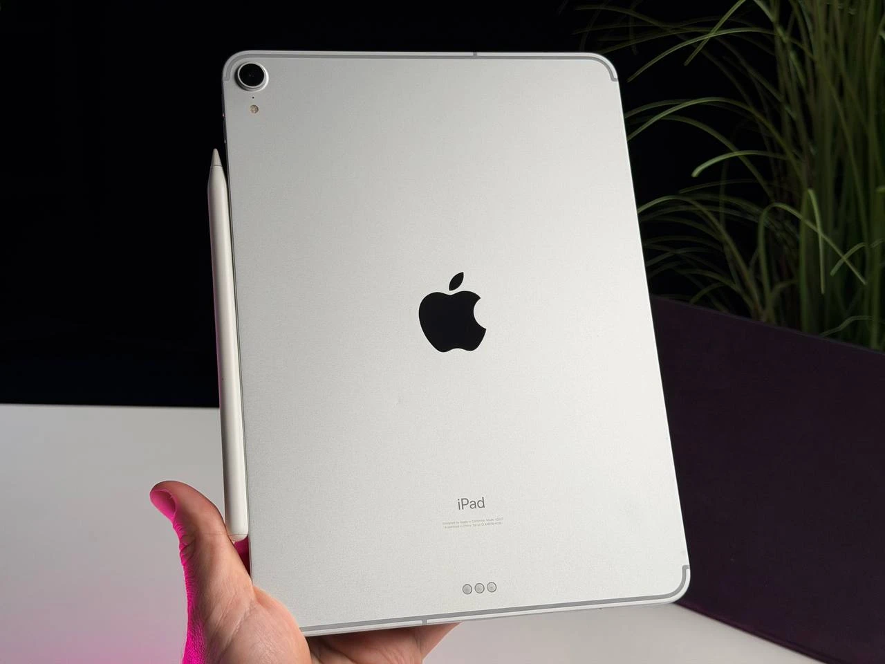 ВЖИВАНИЙ Б/У iPad Pro 11" 2018 Wi-Fi + Cellular 256GB Silver (MU172, MU1D2) - Стан: гарний | Акумулятор: 79% | Комплектація: iPad, Pencil, чохол | Гарантія: 3 міс.
