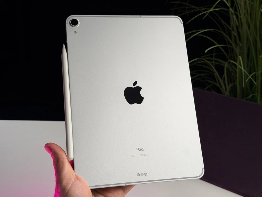ВЖИВАНИЙ Б/У iPad Pro 11" 2018 Wi-Fi + Cellular 256GB Silver (MU172, MU1D2) - Стан: гарний | Акумулятор: 79% | Комплектація: iPad, Pencil, чохол | Гарантія: 3 міс.