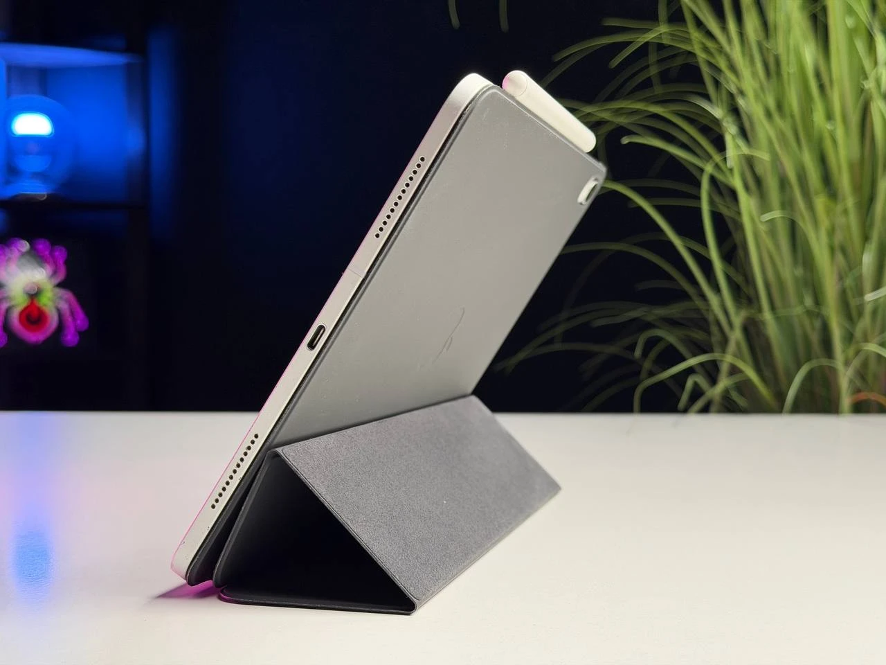 ВЖИВАНИЙ Б/У iPad Pro 11" 2018 Wi-Fi + Cellular 256GB Silver (MU172, MU1D2) - Стан: гарний | Акумулятор: 79% | Комплектація: iPad, Pencil, чохол | Гарантія: 3 міс.