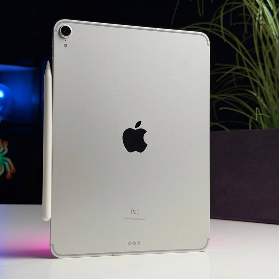 ВЖИВАНИЙ Б/У iPad Pro 11" 2018 Wi-Fi + Cellular 256GB Silver (MU172, MU1D2) - Стан: гарний | Акумулятор: 79% | Комплектація: iPad, Pencil, чохол | Гарантія: 3 міс.